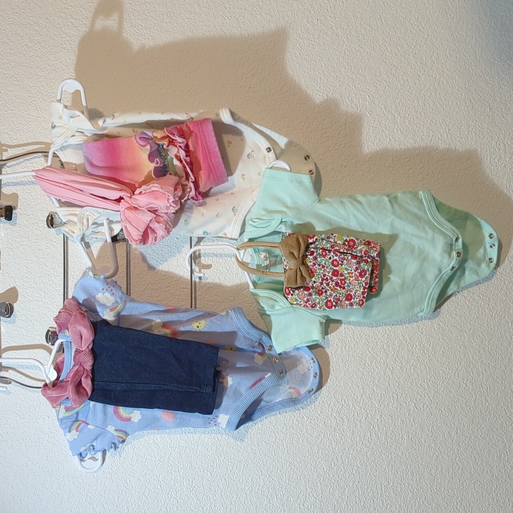 Lot of Baby Girl Outfits 9 pc 3 ea Onesie Bottoms Bows All matching sets 6-9 mo